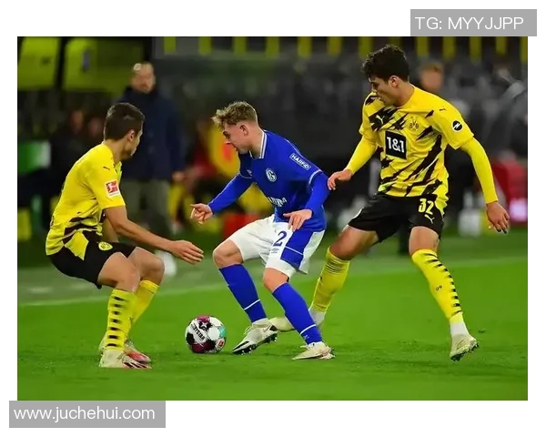 广岛三箭迎战浦和红钻争夺胜利展开激烈对决 广岛三箭迎战浦和红钻争夺胜利展开激烈对决